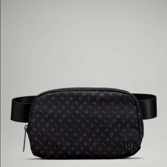 *SOLD** NWT Lululemon Everywhere Belt Bag Motif - Picture 3 of 7
